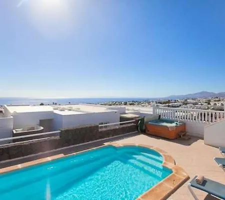 Puerto Del Carmen Sleeps 7 Pool Wifi Apartmán Puerto del Carmen (Lanzarote)