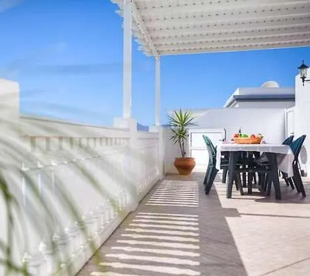 Puerto Del Carmen Sleeps 7 Pool Wifi Apartamento Puerto del Carmen (Lanzarote)